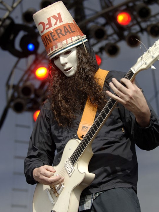Buckethead el virtuoso guitarrista detrás de la máscara de KFC